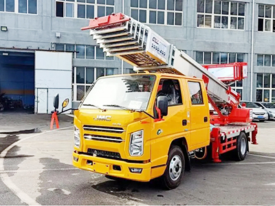 云梯搬家車